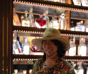 El lequio is a bar you can't miss when visiting Okinawa. It is near Kokusai-dori and is open until 2 a.m.