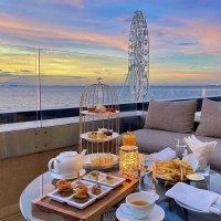 Conrad Pasay Metro Hotel Manila, enjoy the city night view and the slowly rotati