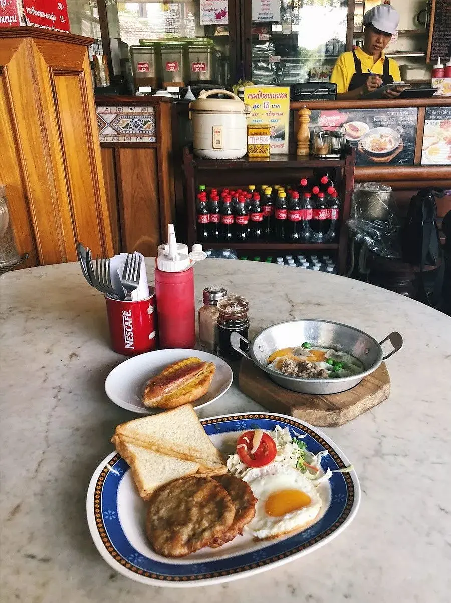 Bangkok-Bangkok's irresistible food stalls, the food here is simple and unpretentious