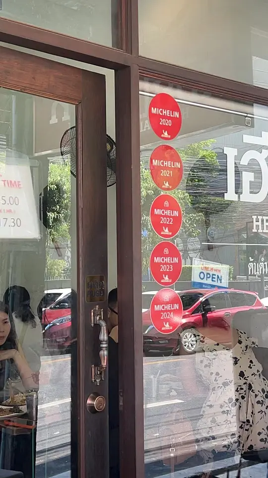 Bangkok-Bangkok Buddhism in-depth travel diary. The Pippi shrimps at the roadside shop are very delicious.