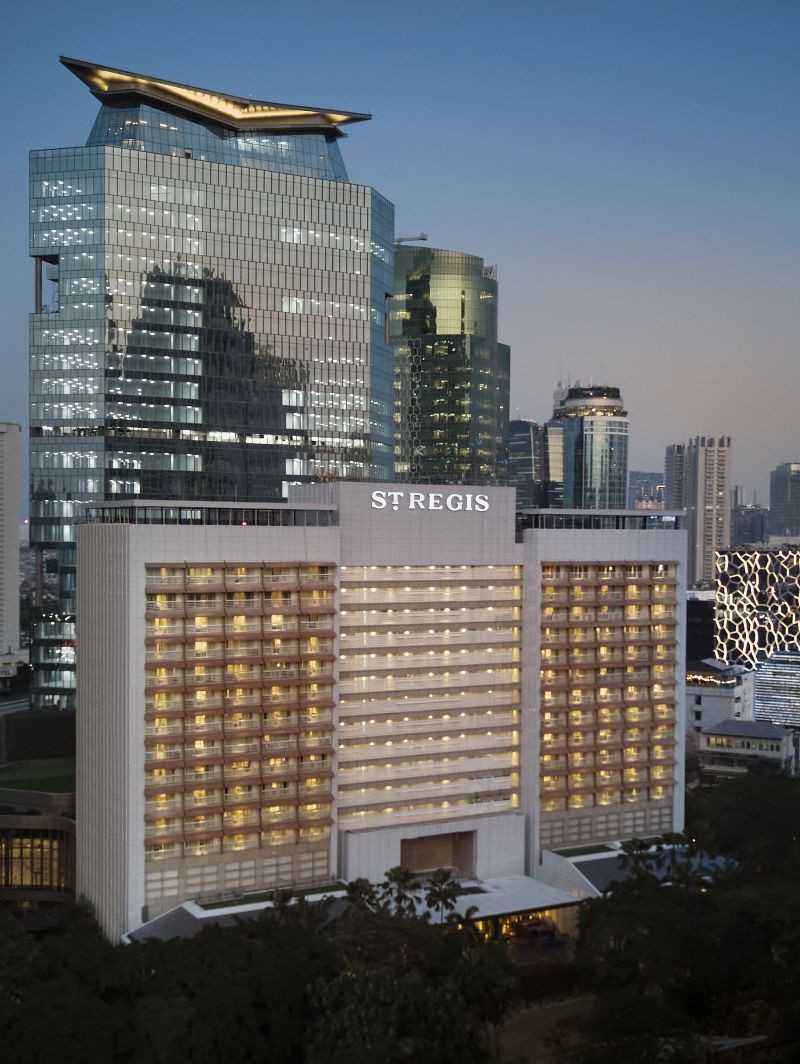 Jakarta-St. Regis Jakarta: Accommodation art to see when traveling in Indonesia