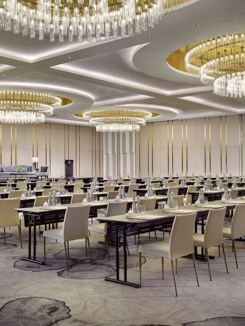 Jakarta-St. Regis Jakarta: Accommodation art to see when traveling in Indonesia