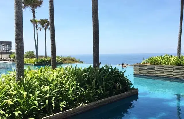Bali-I flew to Alila Bali and slept there for 3 nights. It’s a hotel where celebrities gather to get married. It really deserves its reputation.
