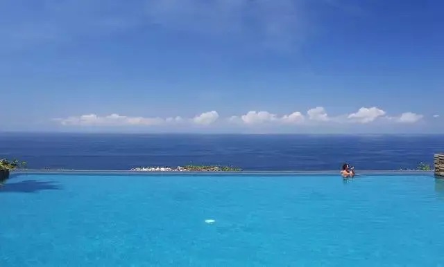 Bali-I flew to Alila Bali and slept there for 3 nights. It’s a hotel where celebrities gather to get married. It really deserves its reputation.