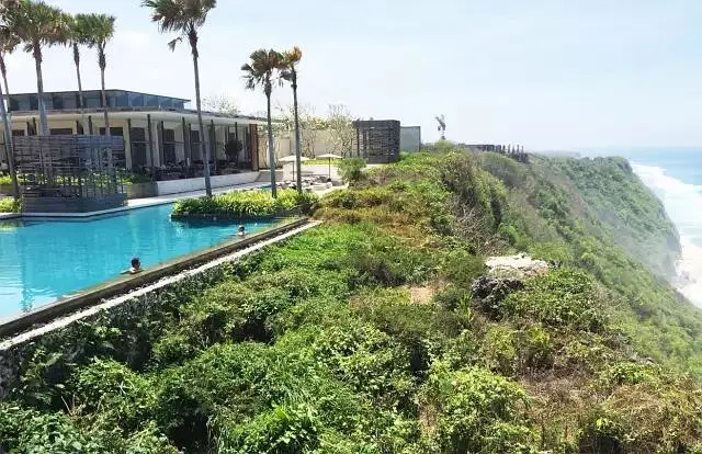 Bali-I flew to Alila Bali and slept there for 3 nights. It’s a hotel where celebrities gather to get married. It really deserves its reputation.