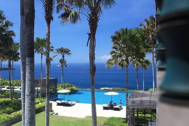 Bali-I flew to Alila Bali and slept there for 3 nights. It’s a hotel where celebrities gather to get married. It really deserves its reputation.