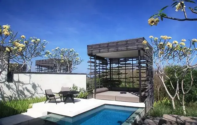 Bali-I flew to Alila Bali and slept there for 3 nights. It’s a hotel where celebrities gather to get married. It really deserves its reputation.