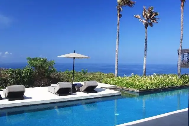 Bali-I flew to Alila Bali and slept there for 3 nights. It’s a hotel where celebrities gather to get married. It really deserves its reputation.