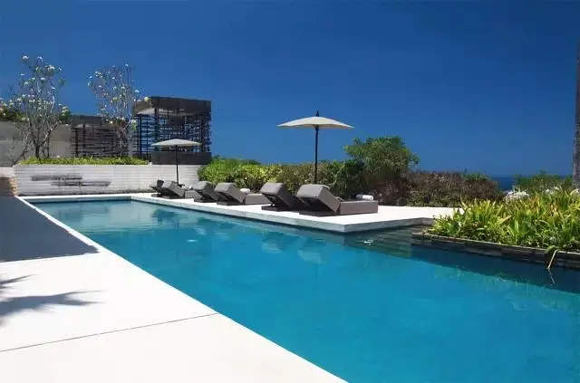 Bali-I flew to Alila Bali and slept there for 3 nights. It’s a hotel where celebrities gather to get married. It really deserves its reputation.