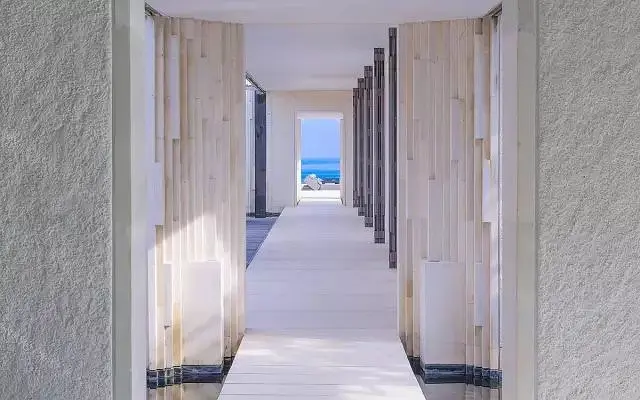 Bali-I flew to Alila Bali and slept there for 3 nights. It’s a hotel where celebrities gather to get married. It really deserves its reputation.