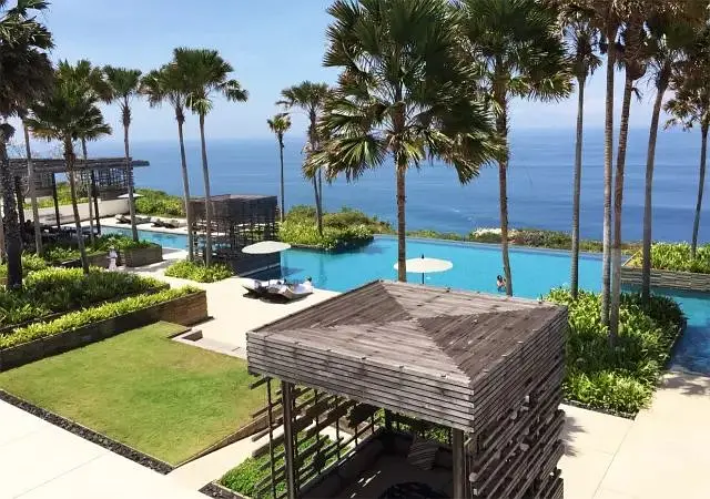 Bali-I flew to Alila Bali and slept there for 3 nights. It’s a hotel where celebrities gather to get married. It really deserves its reputation.