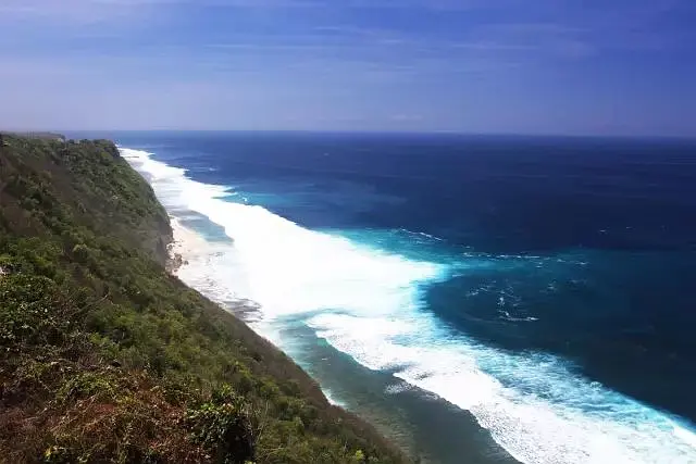 Bali-I flew to Alila Bali and slept there for 3 nights. It’s a hotel where celebrities gather to get married. It really deserves its reputation.