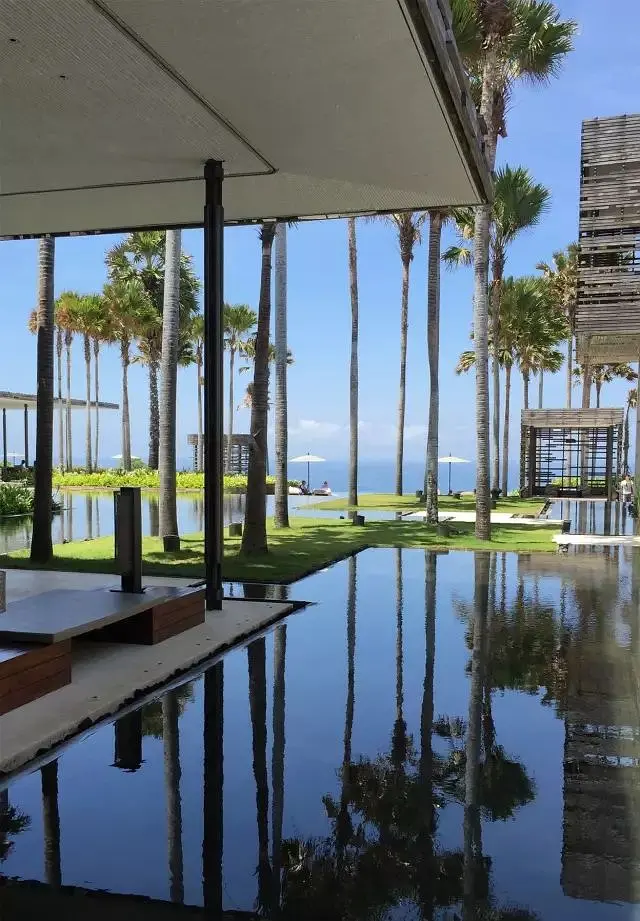 Bali-I flew to Alila Bali and slept there for 3 nights. It’s a hotel where celebrities gather to get married. It really deserves its reputation.