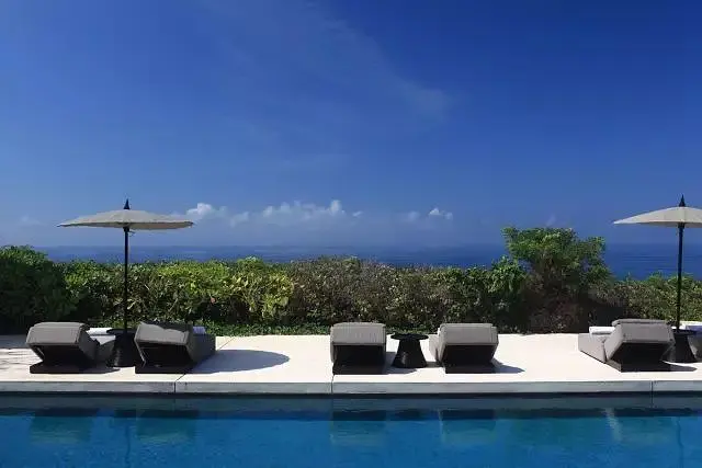 Bali-I flew to Alila Bali and slept there for 3 nights. It’s a hotel where celebrities gather to get married. It really deserves its reputation.