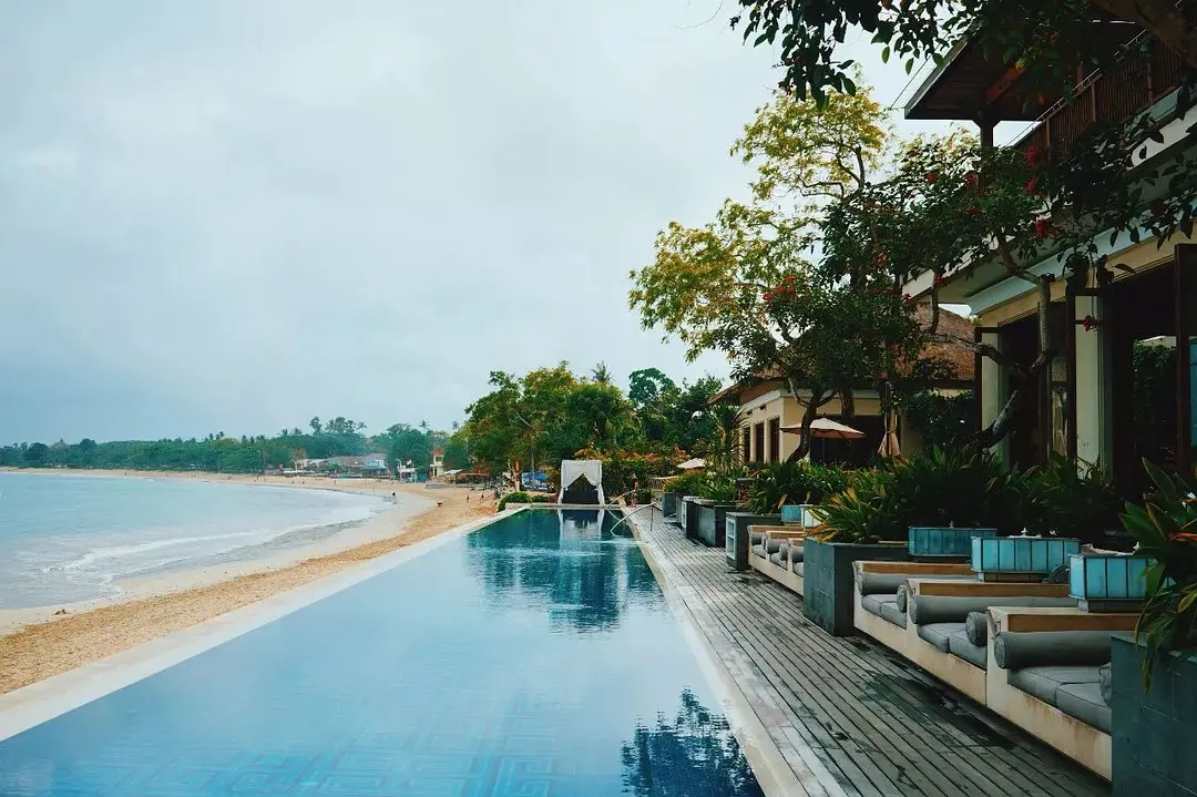 Bali-In Bali, I plant rice, surf, go to the SPA, and sleep until I wake up naturally every day.