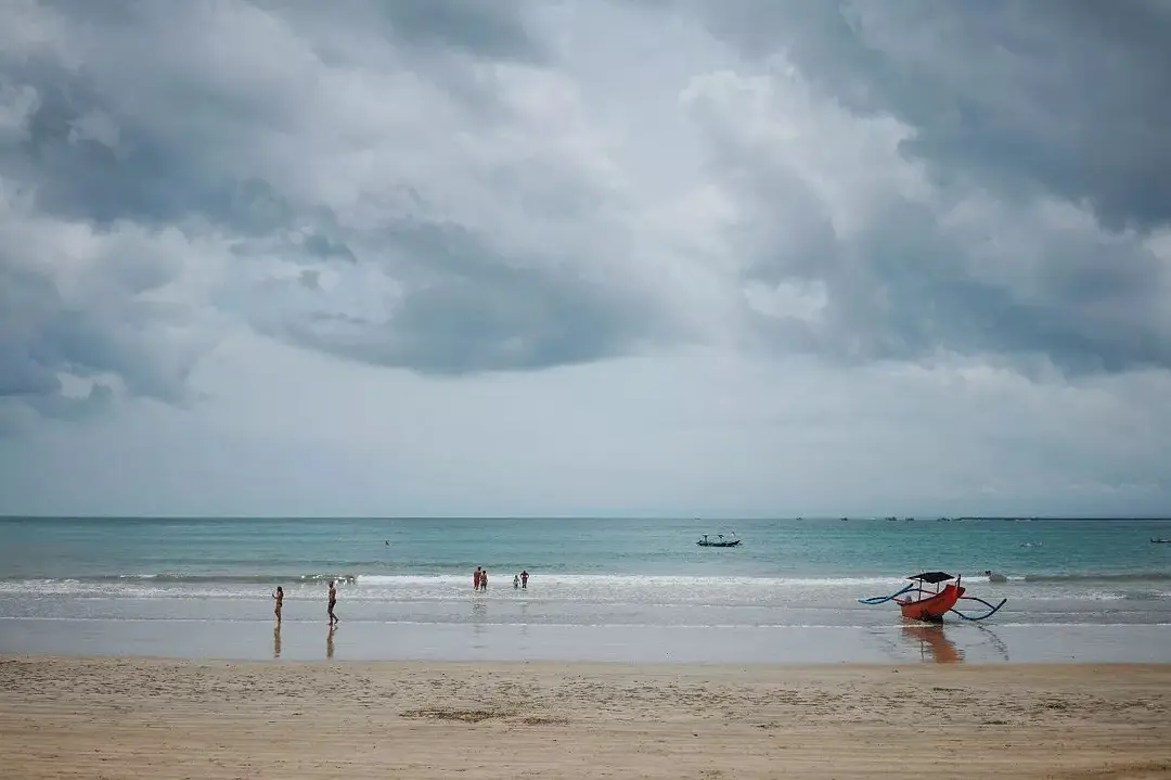 Bali-In Bali, I plant rice, surf, go to the SPA, and sleep until I wake up naturally every day.