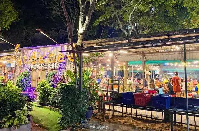 Pattaya-Unlimited seafood buffet barbecue for less than 15 dollars, I really love it in Pattaya, Thailand