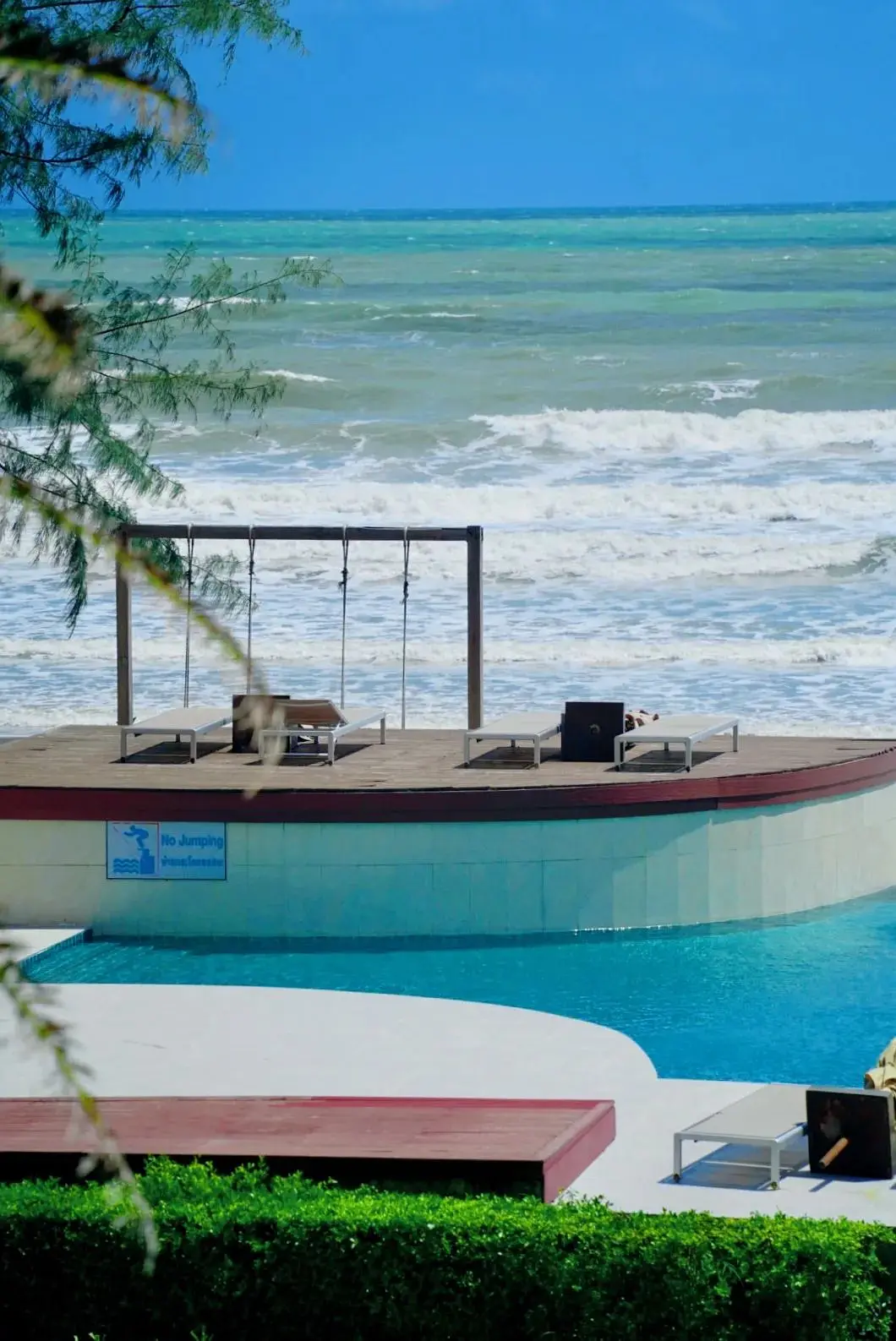 Phuket-Phuket hotel recommendations | Break out of the hustle and bustle of the city and run all the way to the end of the island