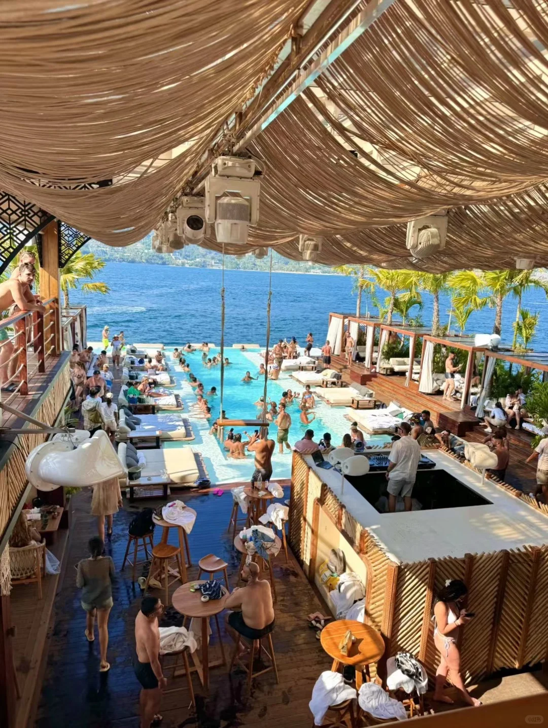 Phuket-Yona, Phuket｜You need a bikini dance on a sea yacht in your life