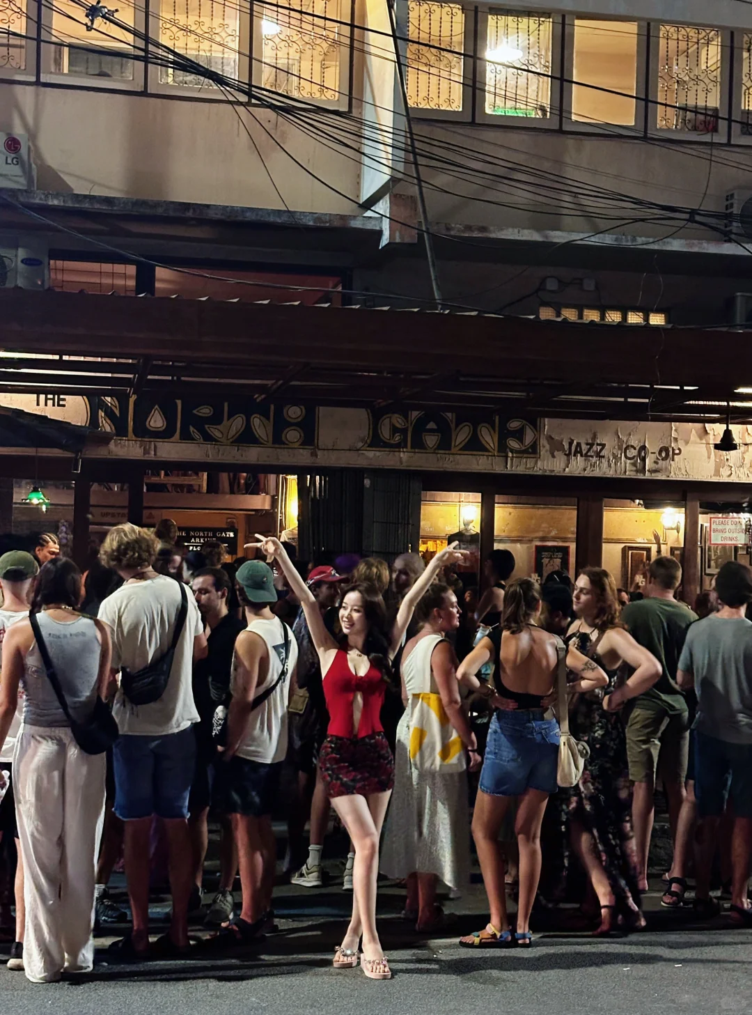 Chiang Mai-Tha Pae Gate, Straw Street, Sticky Waterfall, Tiger Park, Alice Coffee, Elephant Cafe, Chiang Mai University Backdoor Night Market-Jazz Bar