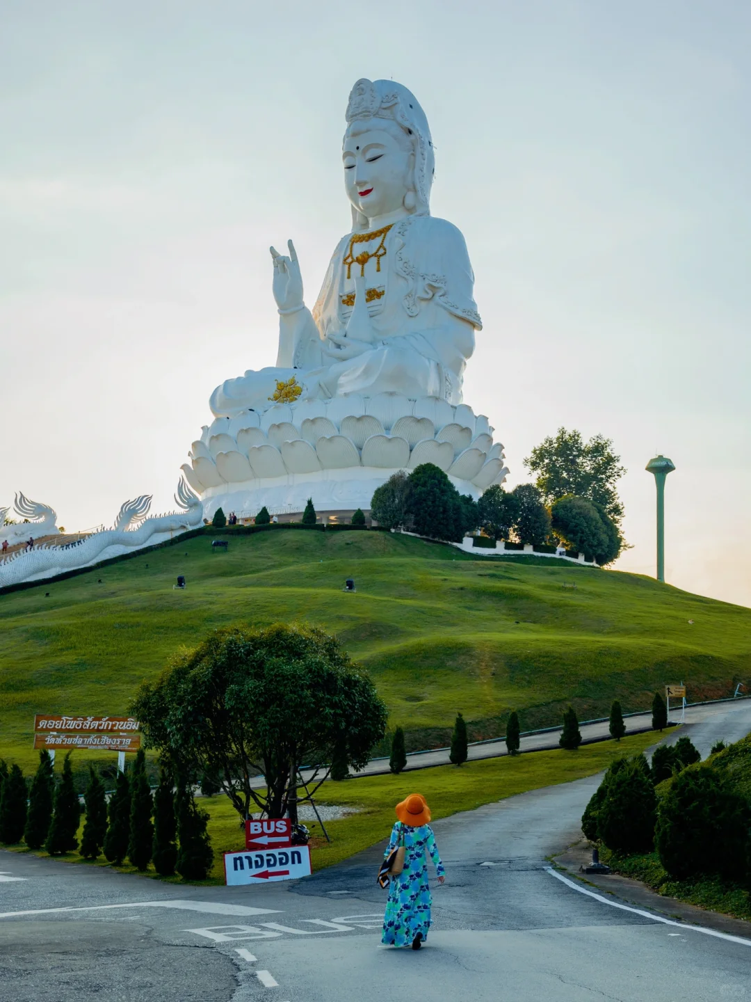 Chiang Mai-Fall in love with Chiang Mai | Coconut Grove Market, Tha Pae Gate, Waroro Market, Anushan Night Market, Chiang Rai