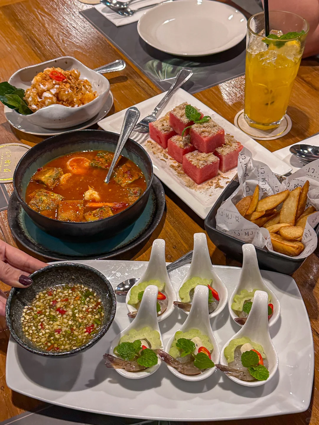 Chiang Mai-Chiang Mai food: nai to congee shop, ongtong, We la dee cafe & restaurant (Michelin), chef den seafood