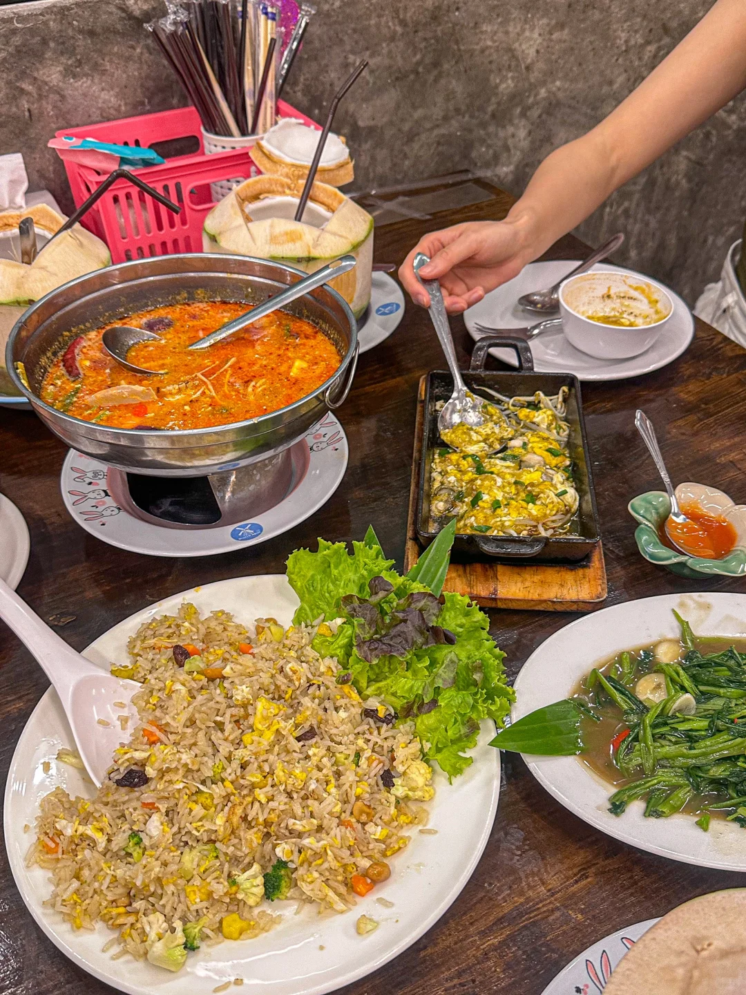 Chiang Mai-Chiang Mai food: nai to congee shop, ongtong, We la dee cafe & restaurant (Michelin), chef den seafood