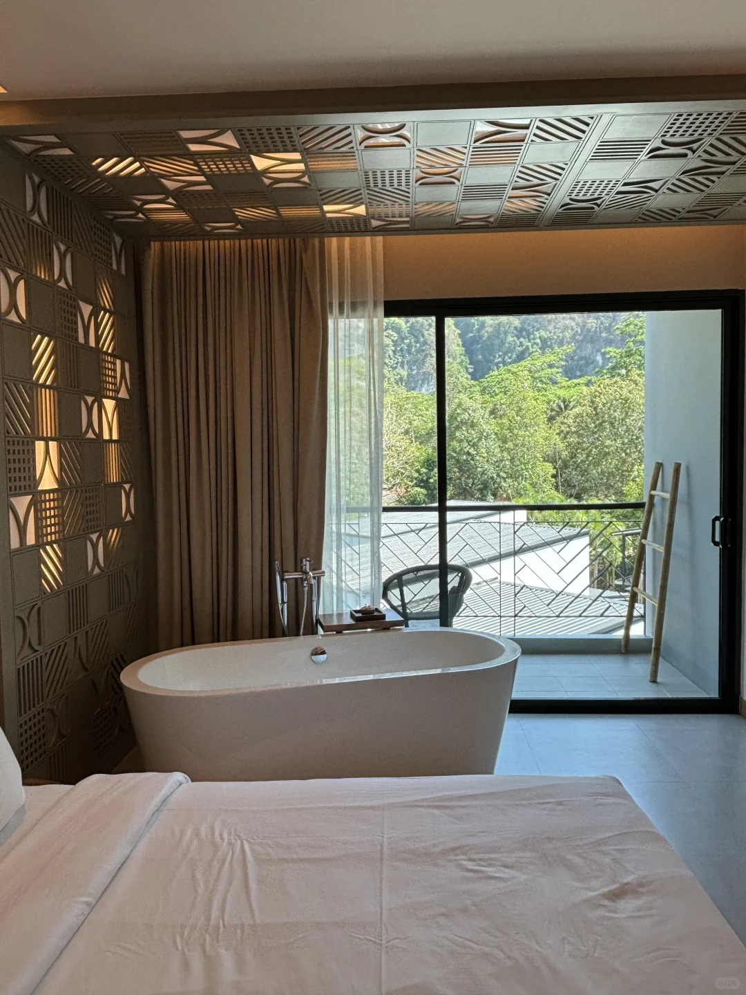 Krabi-Watch the sunrise over the mountains at Anana Ecological Resort in Krabi?