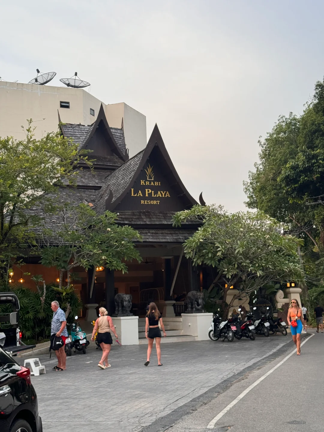 Krabi-La Playa Resort is less than $20 ? delicious Kodam Kitchen is a two-minute walk away