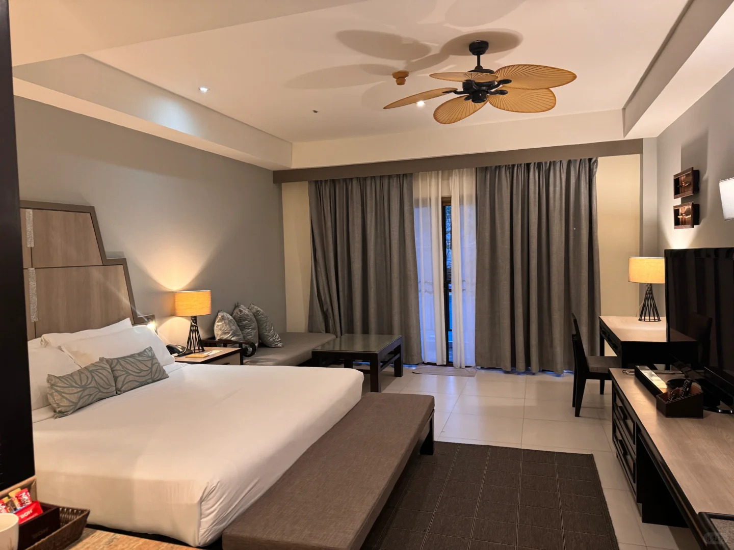 Krabi-La Playa Resort is less than $20 ? delicious Kodam Kitchen is a two-minute walk away