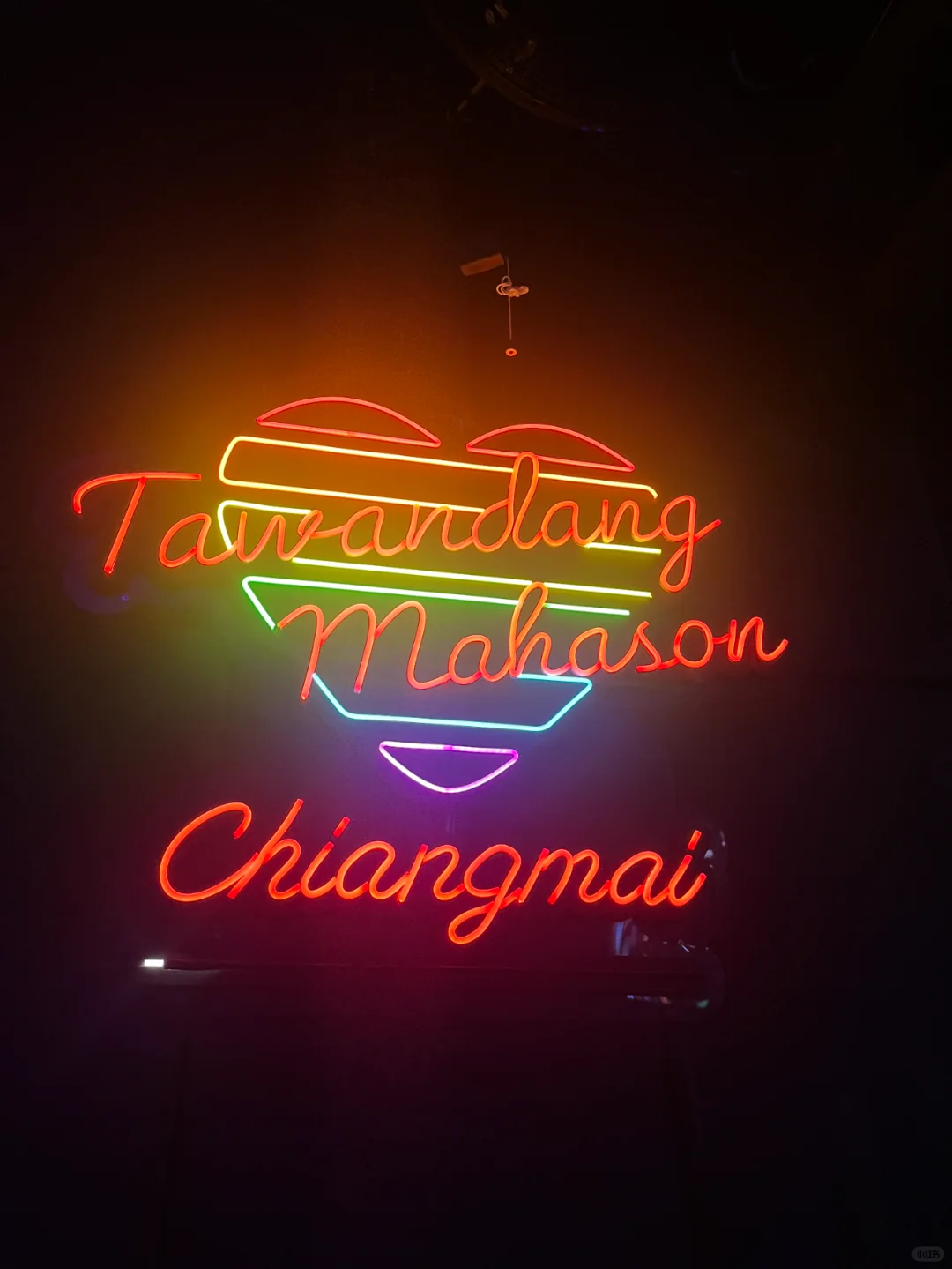 Chiang Mai-Tawandang Mahason Bar Club on Ningman Road, performing arts bar, dancers are very professional