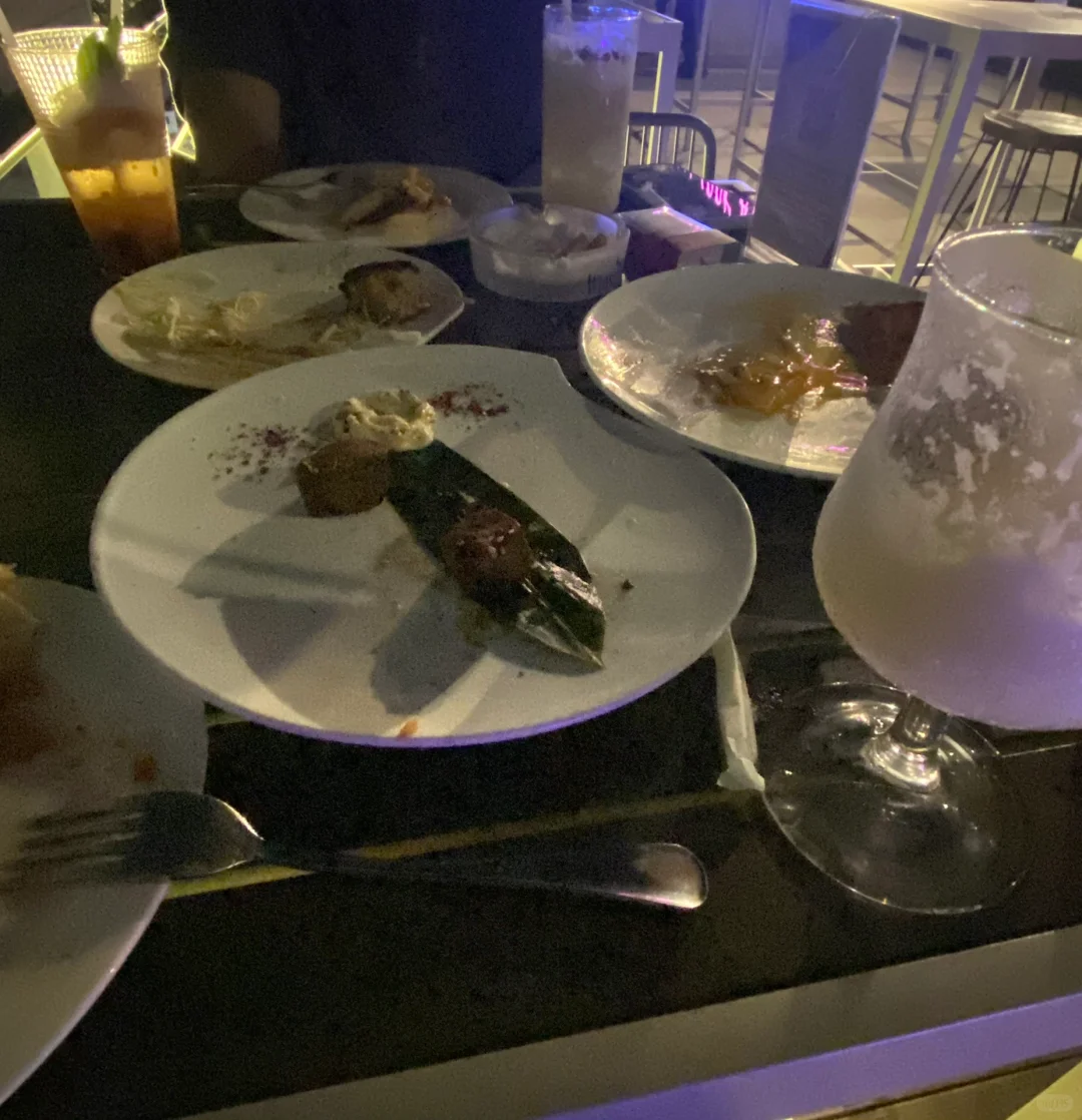 Manila/Luzon-?? makati Jellyfish Bar & I‘m hotel, beautiful night view and bustling area