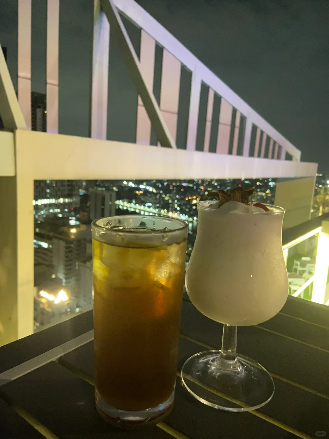 Manila/Luzon-?? makati Jellyfish Bar & I‘m hotel, beautiful night view and bustling area