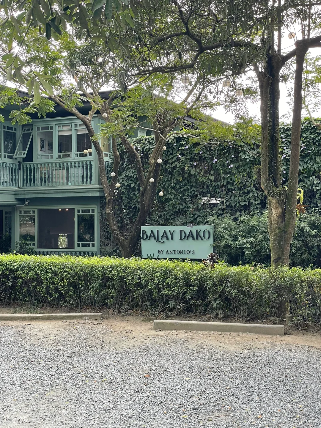 Manila/Luzon-??Manila 4 days and 3 nights free travel itinerary, Balay Dako by Antonio’s restaurant offers a view of the world’s smallest volcano