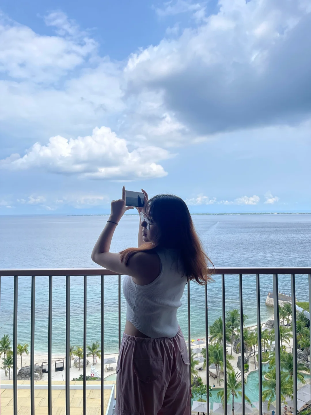 Cebu-Don’t come to Sheraton Cebu. I’m afraid if you stay here for another half month, 90% of the guests are Koreans.