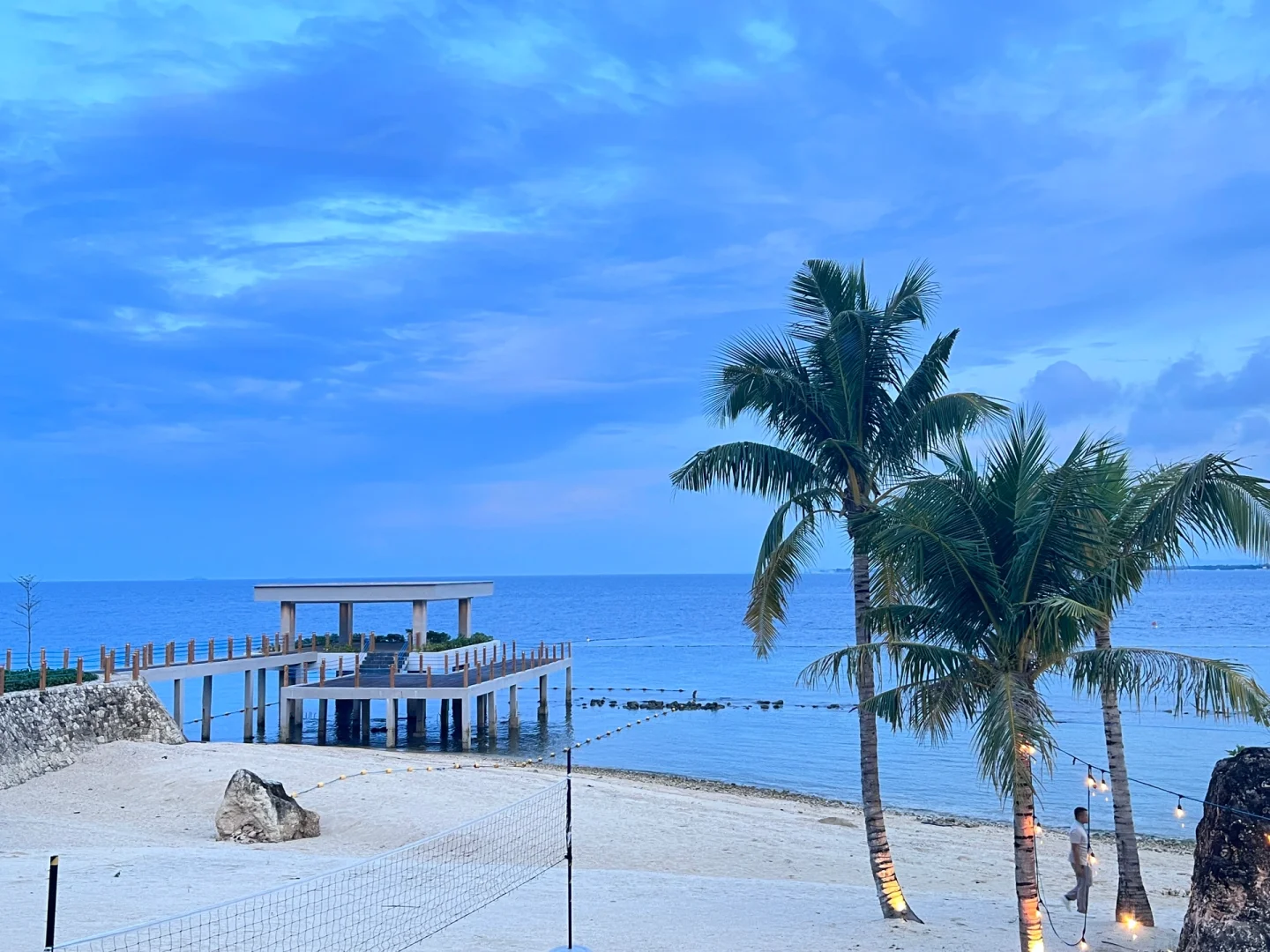 Cebu-Don’t come to Sheraton Cebu. I’m afraid if you stay here for another half month, 90% of the guests are Koreans.