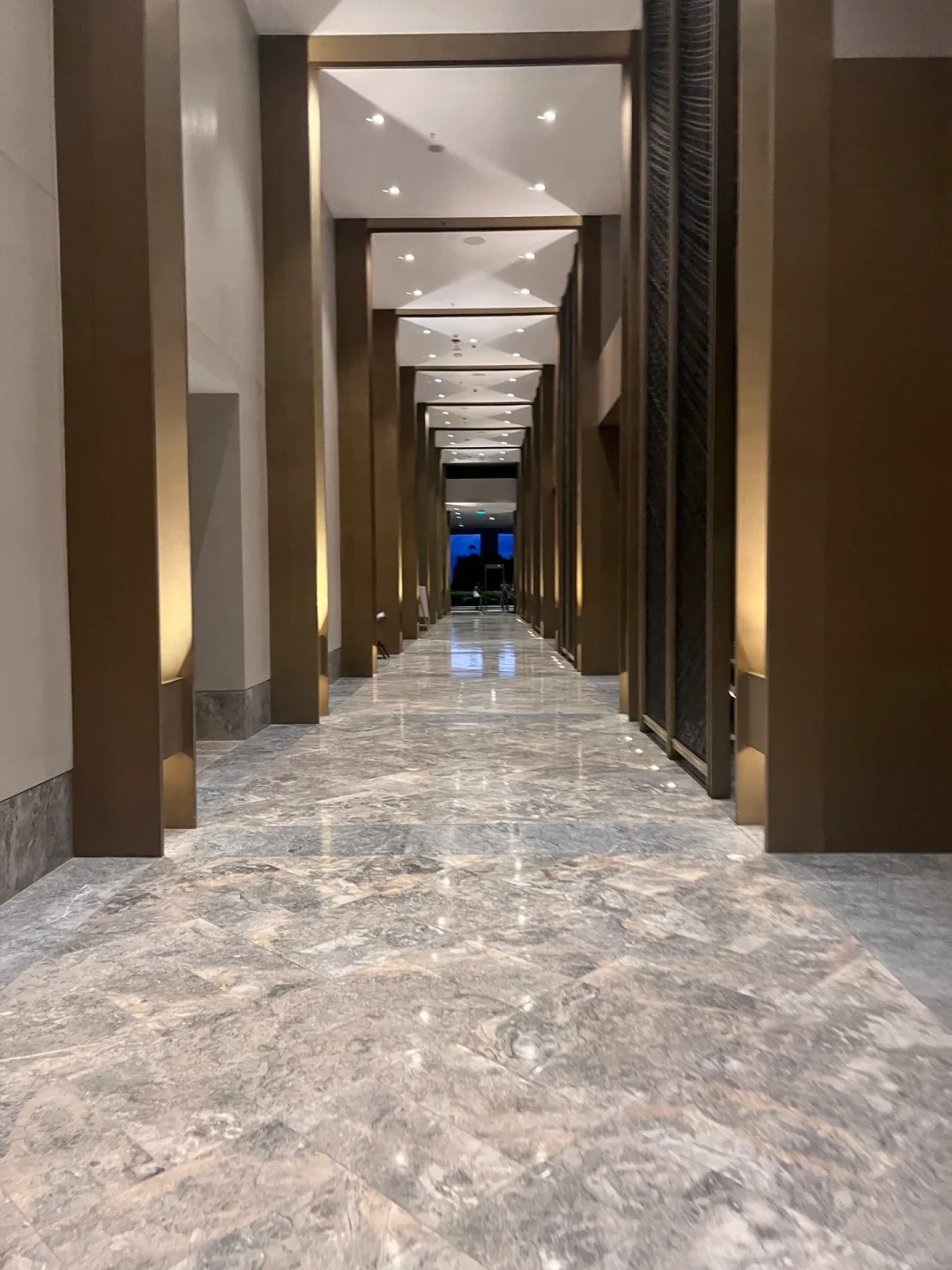Cebu-Don’t come to Sheraton Cebu. I’m afraid if you stay here for another half month, 90% of the guests are Koreans.