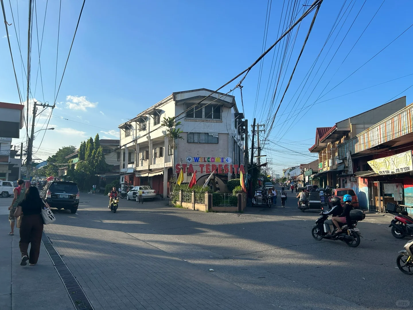 Clark/Angel City-Pedestrian Street: Walk about 8 kilometers to Clark Angel City, a paradise for men at night.