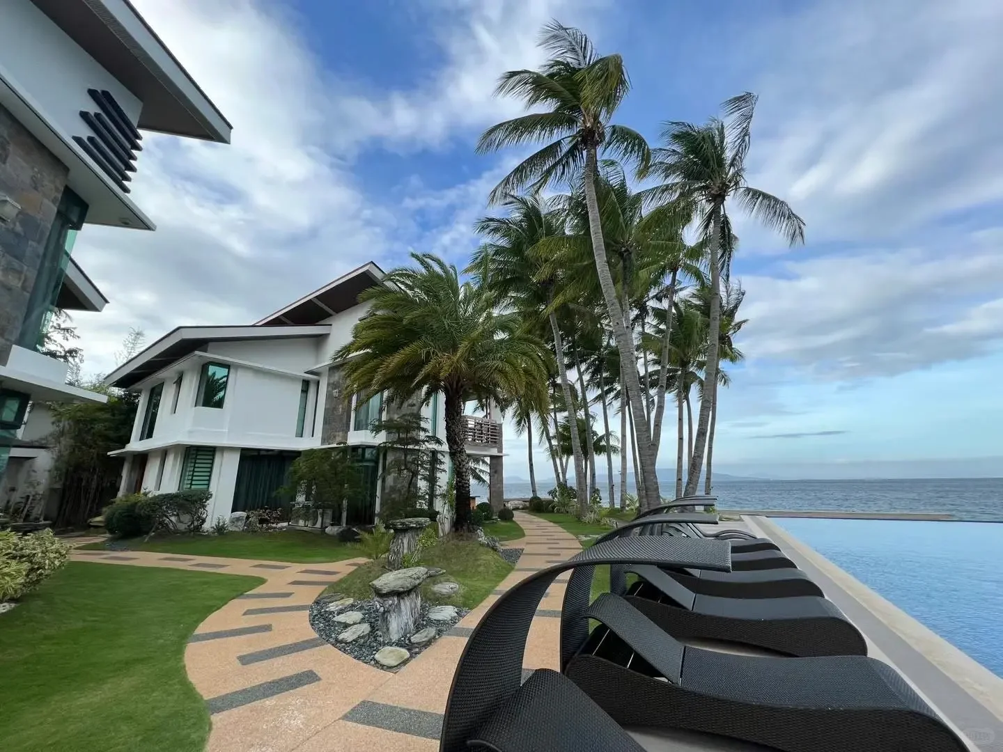 Manila/Luzon-PG Island Batangas Seven Days and Six Nights Villa Resort Infinity Resort