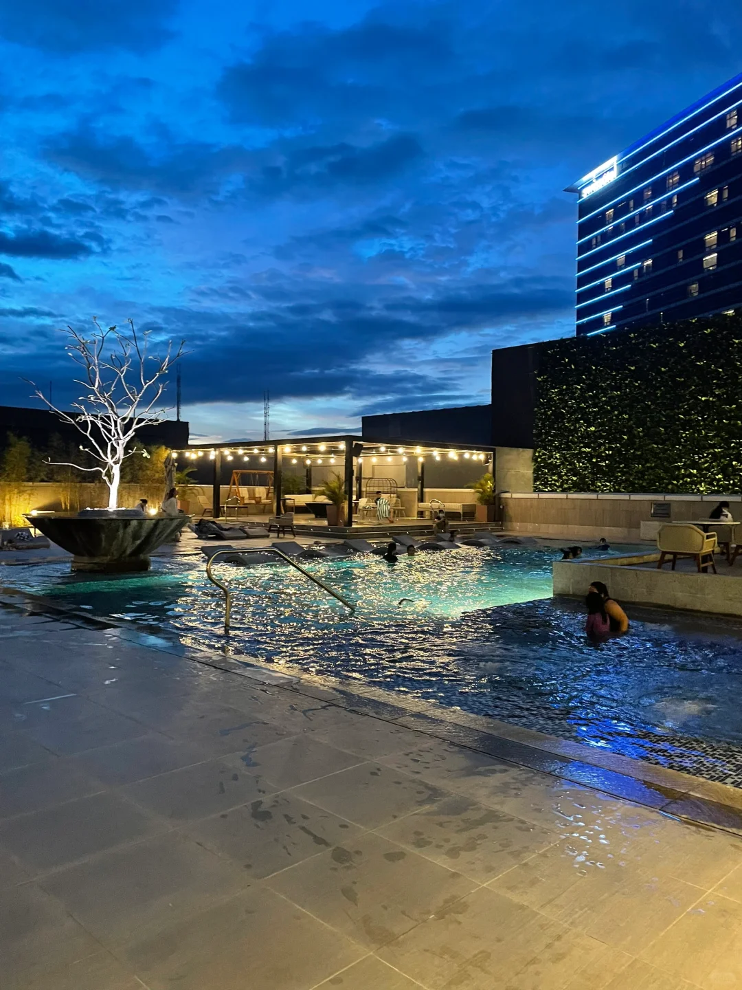 Clark/Angel City-Clark Angel City Marriott Hotel has everything to eat, drink and have fun