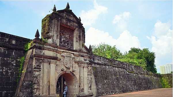 Manila/Luzon-Philippines Luzon Island City Track Travel Guide Follow the footsteps of volcanoes