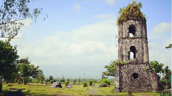 Manila/Luzon-Philippines Luzon Island City Track Travel Guide Follow the footsteps of volcanoes