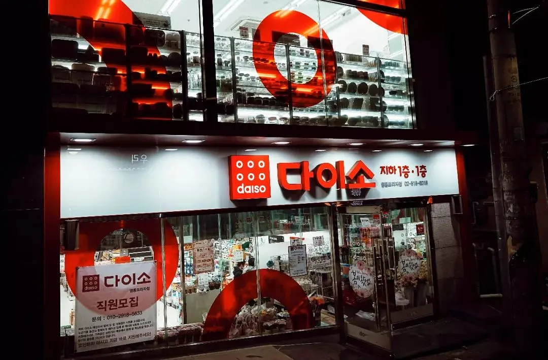 Seoul-Like Uncle Oppa in the Korean drama, he will take you to eat Korean food