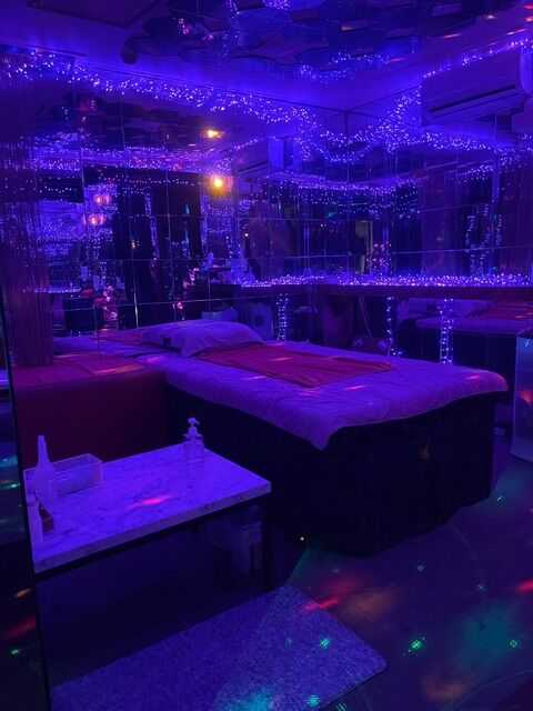 Seoul-Weekly store | Erotic Tiffany massage parlor in Seoul, South Korea, blind box girl experience