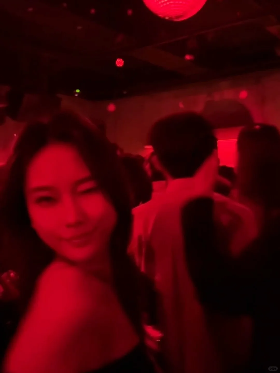 Seoul-Times Club, a Korean nightclub, likes to have DJs playing music, and there are many locals