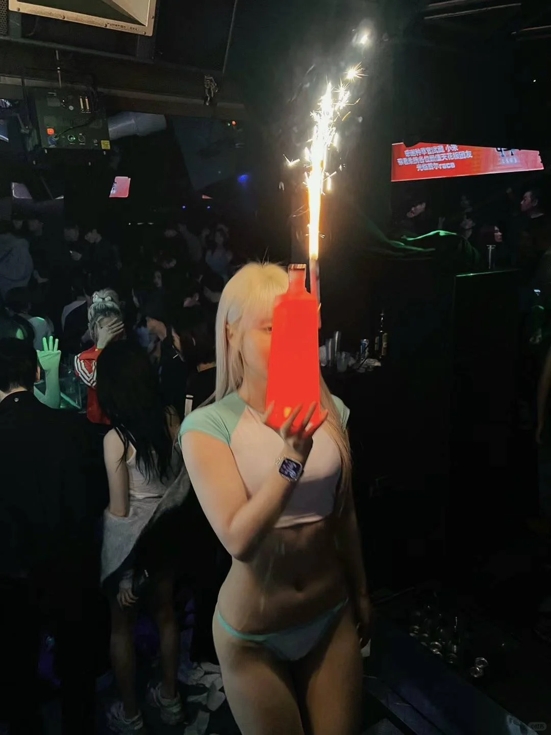 Seoul-Gangnam nightclub race experience in Seoul, the lighting and music atmosphere are great