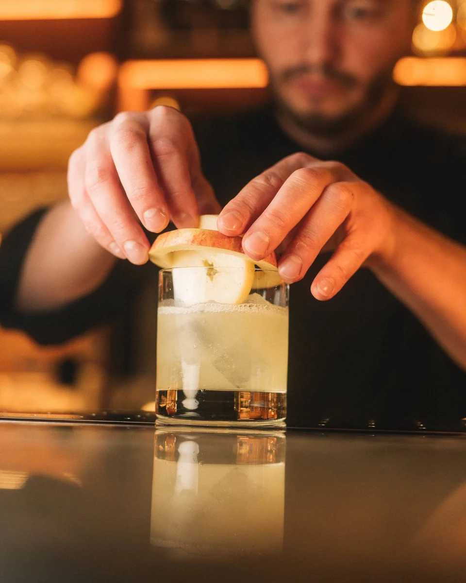 Seoul-TOP6 Featured Bar Recommendations: Experience the train cabin and drink cocktails