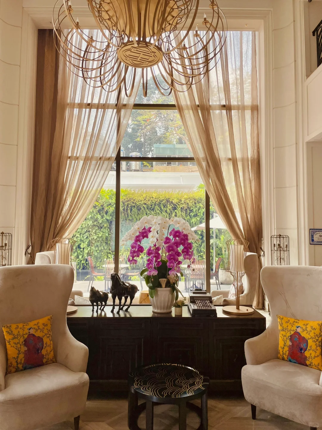 Ho Chi Minh-Hotel Des Arts Saigon MGallery, a delicious Vietnamese snack hotel restaurant