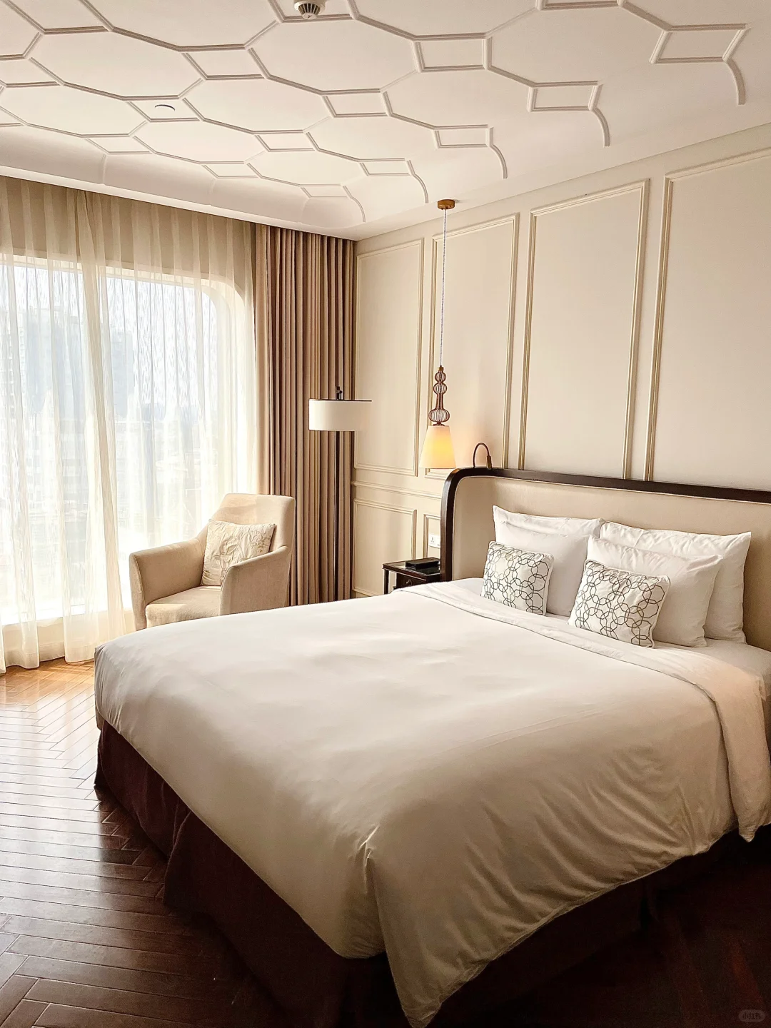 Ho Chi Minh-Hotel Des Arts Saigon MGallery, a delicious Vietnamese snack hotel restaurant