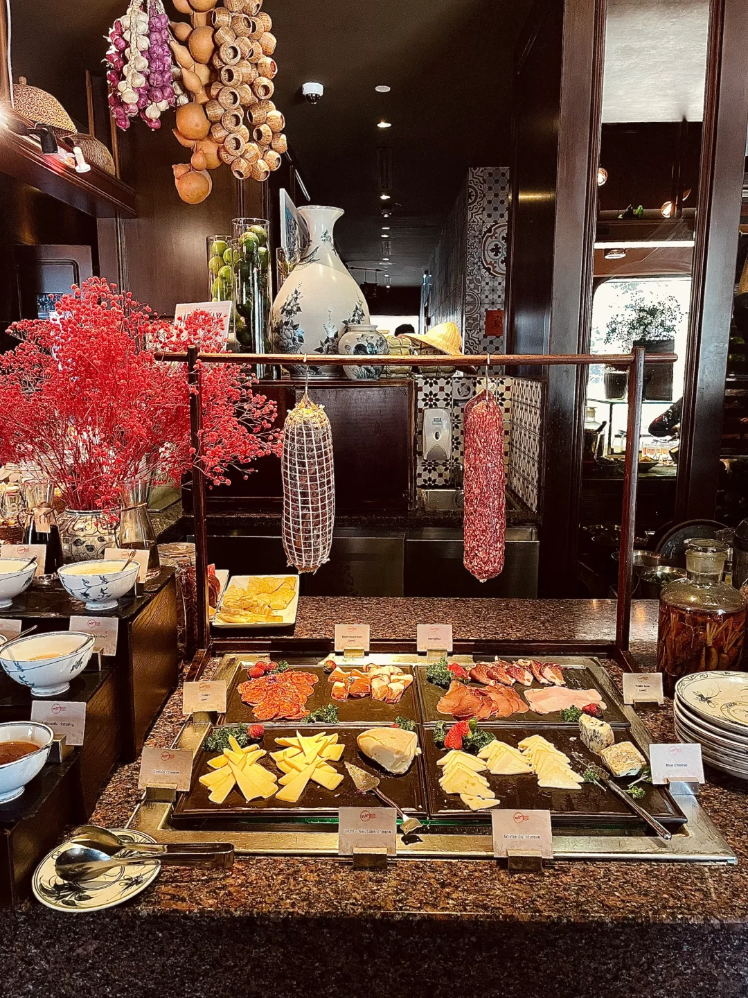 Ho Chi Minh-Hotel Des Arts Saigon MGallery, a delicious Vietnamese snack hotel restaurant